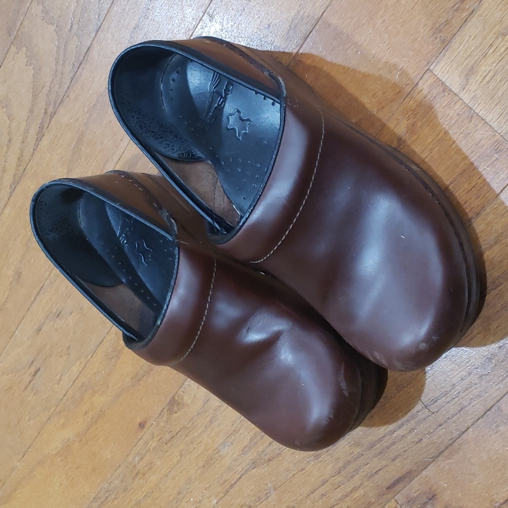 Leather dansko